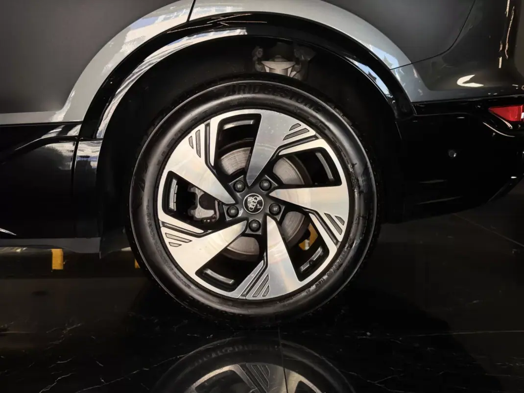 Audi Q6 e-tron 2025 - 59990 EUR, 16300 km - 16300km - foto 8 de 25