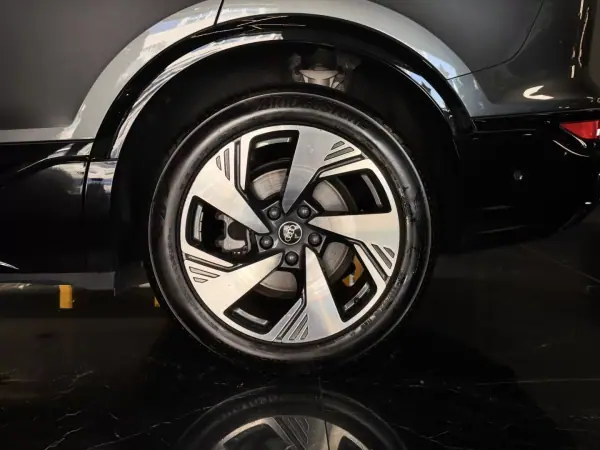 Audi Q6 e-tron 2025 - 64990 EUR, 16300 km - AUTO.MOTO.pt - 16300km - foto 8 de 25
