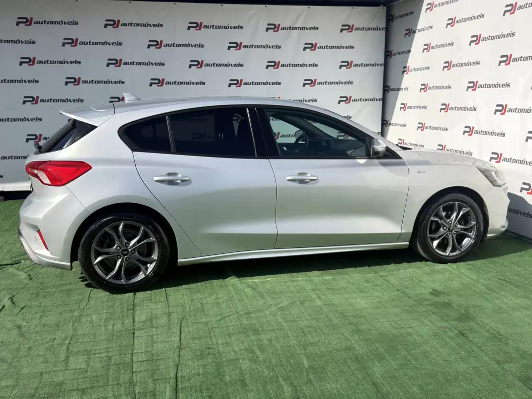 Ford Focus 2020 - 16500 EUR, 72439 km - AUTO.MOTO.pt - 72439km - foto 7 de 15