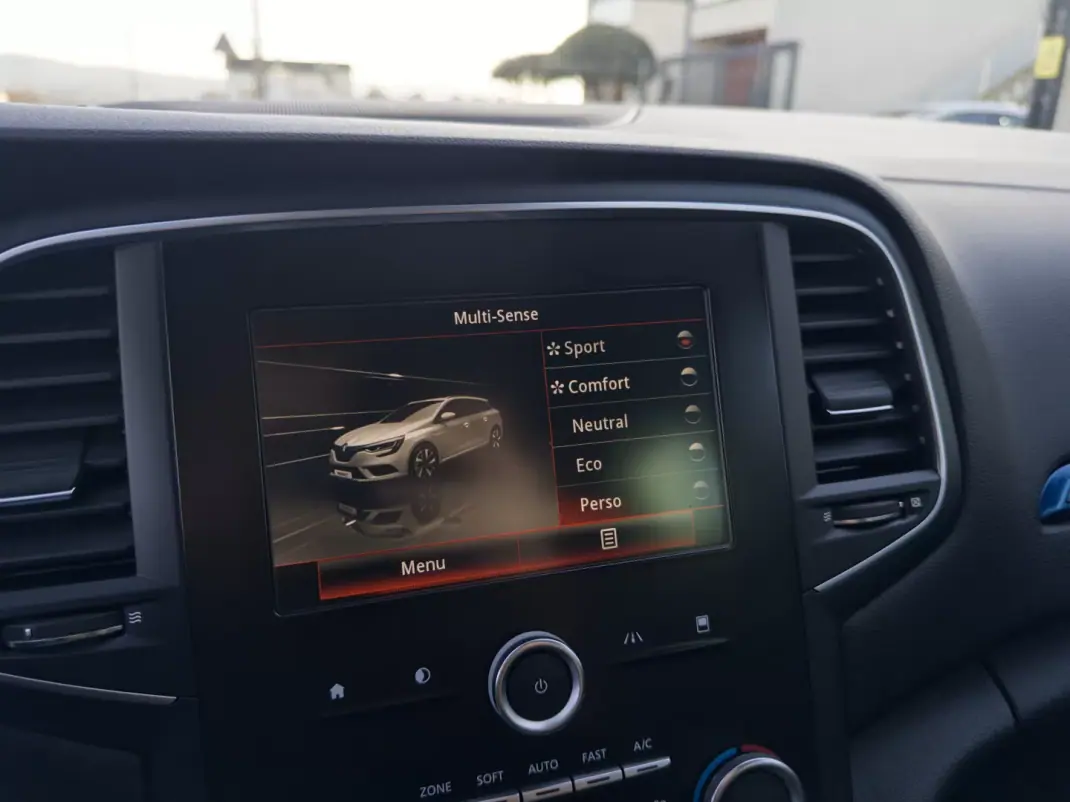 Renault Mégane Sport Tourer 2016 - 13990 EUR, 163000 km - AUTO.MOTO.pt - 163000km - foto 33 de 47