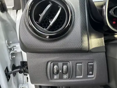 Renault Clio 2018 - 10900 EUR, 138929 km - AUTO.MOTO.pt - 138929km - foto 34 de 46