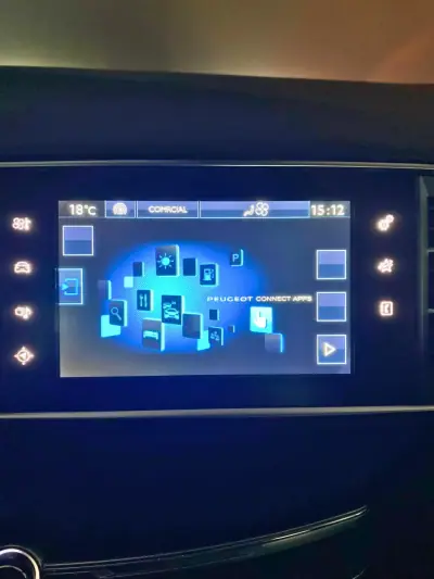 Peugeot 308 2014 - 8990 EUR, 180724 km - AUTO.MOTO.pt - 180724km - foto 28 de 34