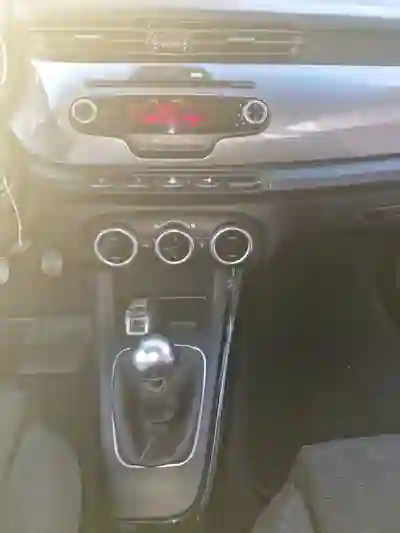 Alfa Romeo Giulietta 2011 - 6990 EUR, 156800 km - AUTO.MOTO.pt - 156800km - foto 11 de 17