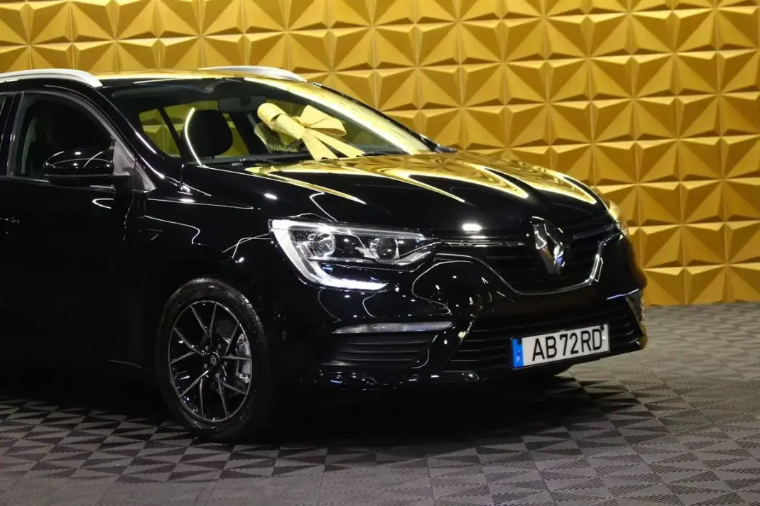 Renault Mégane Sport Tourer 2020 - 11890 EUR, 180000 km - AUTO.MOTO.pt - 180000km - foto 7 de 28