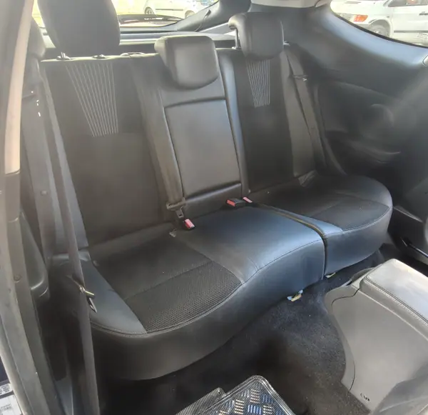 Renault Mégane Coupe 2010 - 6500 EUR, 210000 km - 210000km - foto 6 de 8