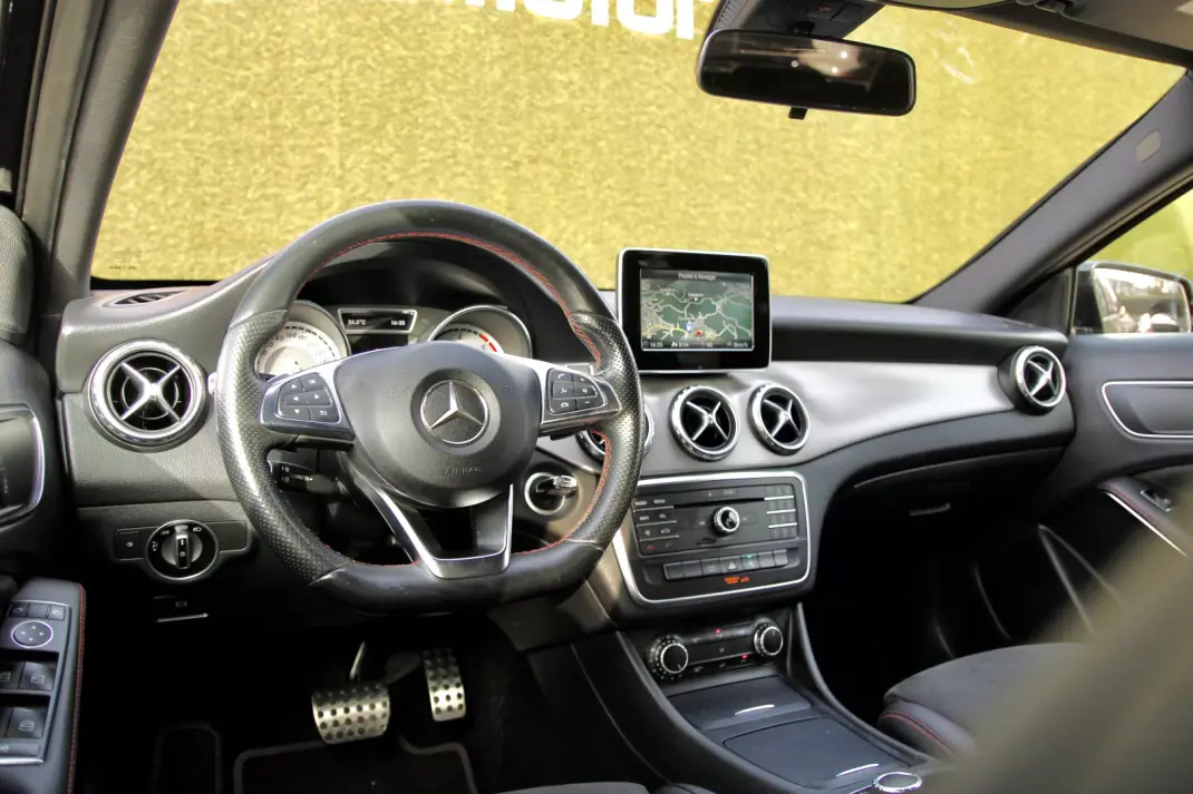 Mercedes-Benz GLA 180 2016 - 22500 EUR, 148000 km - AUTO.MOTO.pt - 148000km - foto 24 de 32