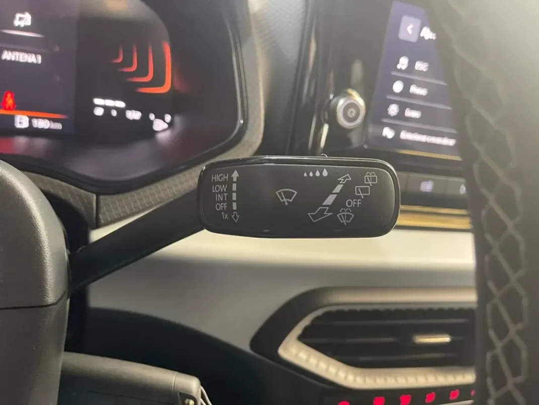 SEAT Ibiza 2024 - 17999 EUR, 1000 km - AUTO.MOTO.pt - 1000km - foto 38 de 40