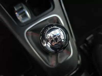 Alfa Romeo Giulietta 2011 - 5990 EUR, 200000 km - AUTO.MOTO.pt - 200000km - foto 17 de 23