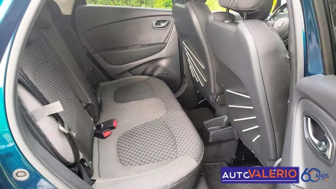 Renault Captur 2019 - 18950 EUR, 35775 km - AUTO.MOTO.pt - 35775km - foto 29 de 34