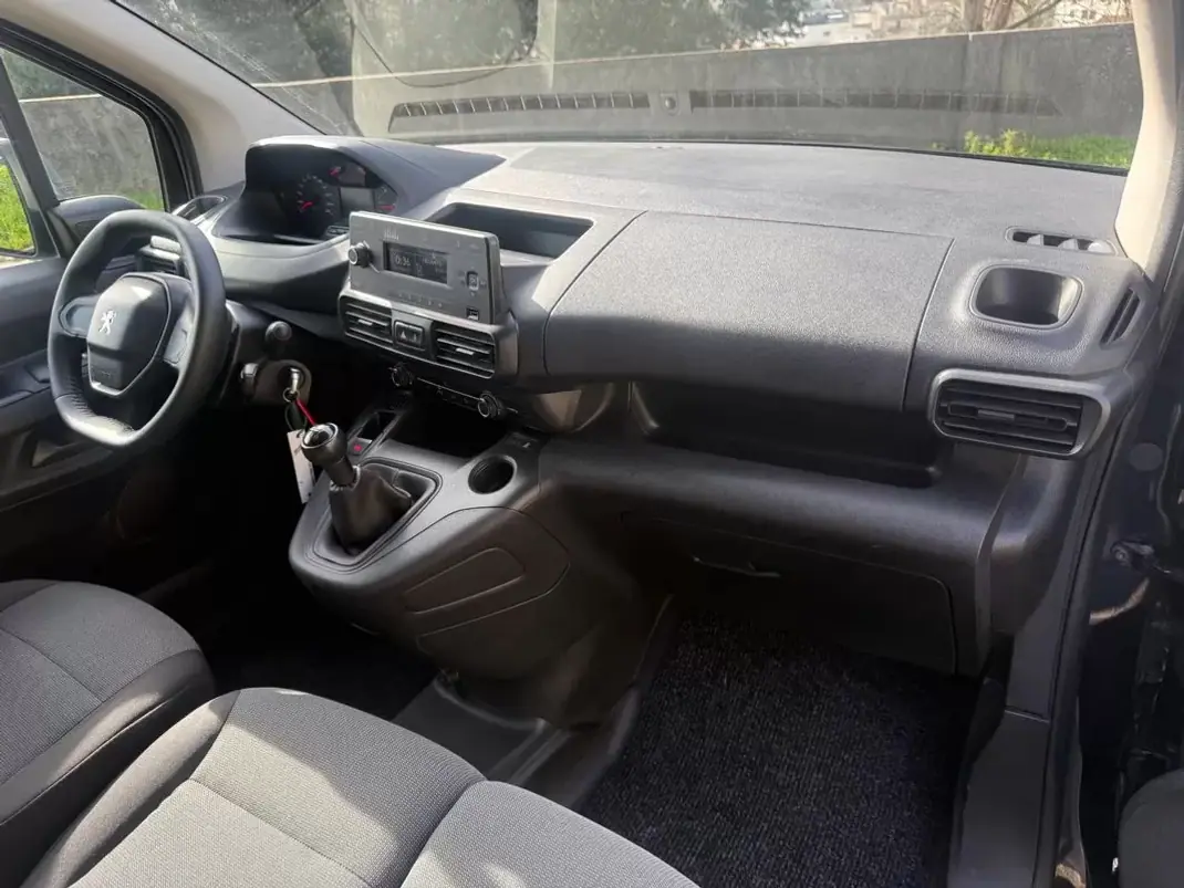 Peugeot PARTNER GIRAFON 2019 - 10900 EUR, 186000 km - AUTO.MOTO.pt - 186000km - foto 13 de 27