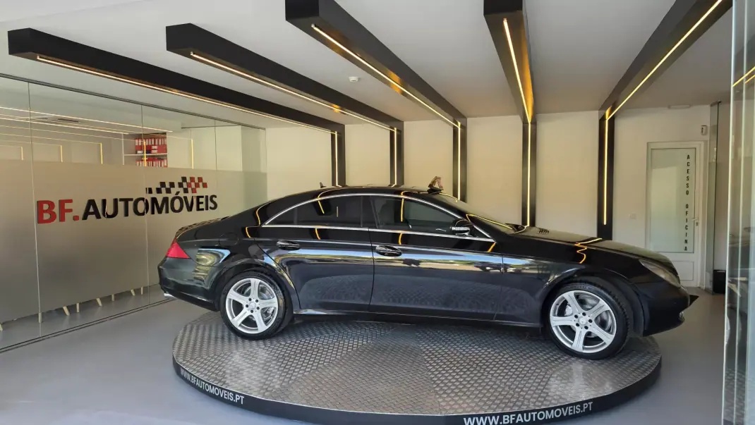 Mercedes-Benz CLS 320 2008 - 12900 EUR, 314479 km - 314479km - foto 9 de 60