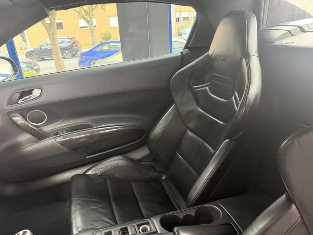 Audi R8 Spyder 2012 - 125000 EUR, 89245 km - 89245km - foto 35 de 44
