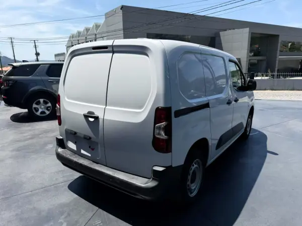 Citroën BERLINGO VAN XL 1.5 BLUE HDI 3 LUGARES 2023 - 16900 EUR, 103000 km - AUTO.MOTO.pt - 103000km - foto 3 de 8