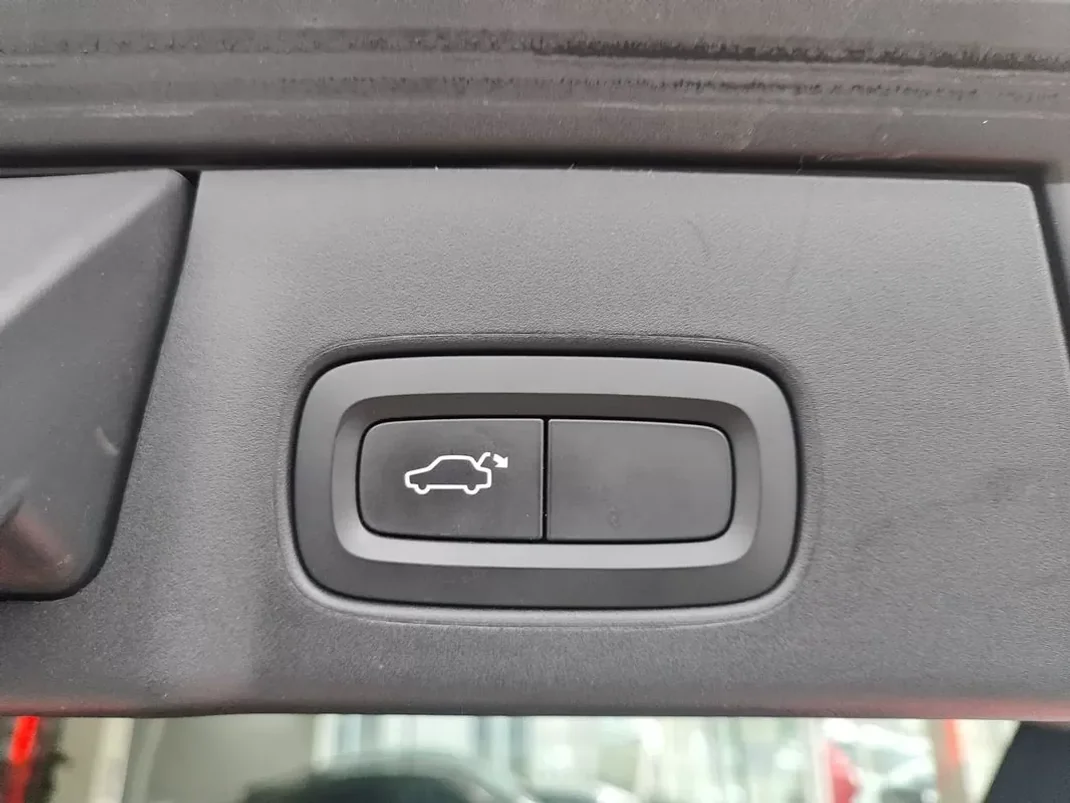 Volvo V90 2017 - 23500 EUR, 131000 km - AUTO.MOTO.pt - 131000km - foto 14 de 39