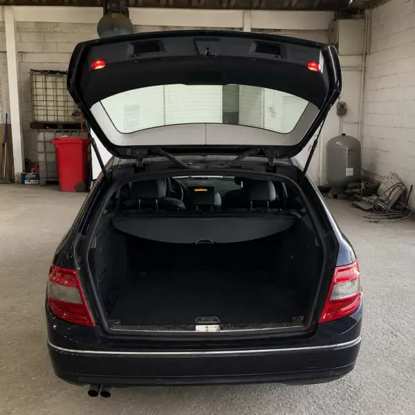 Mercedes-Benz C 200 2009 - 5500 EUR, 390000 km - AUTO.MOTO.pt - 390000km - foto 8 de 8
