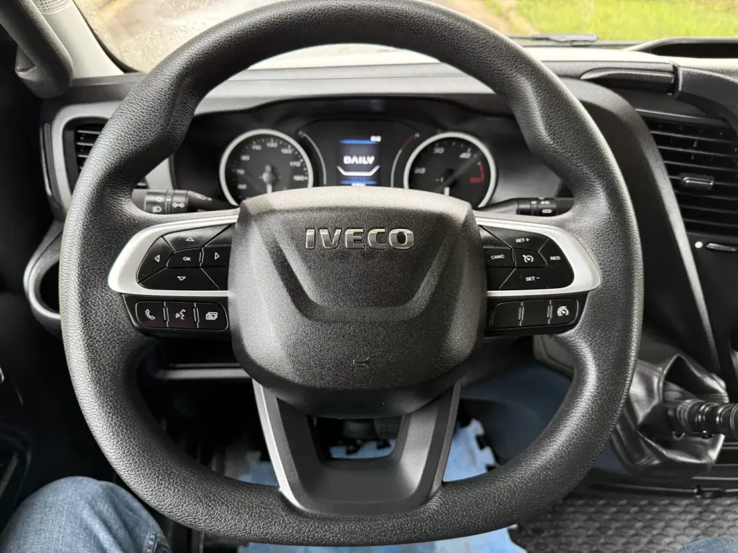 Iveco DAILY 35-140 CONTENTOR E PLATAFORMA 2020 - 28490 EUR, 91000 km - AUTO.MOTO.pt - 91000km - foto 16 de 34