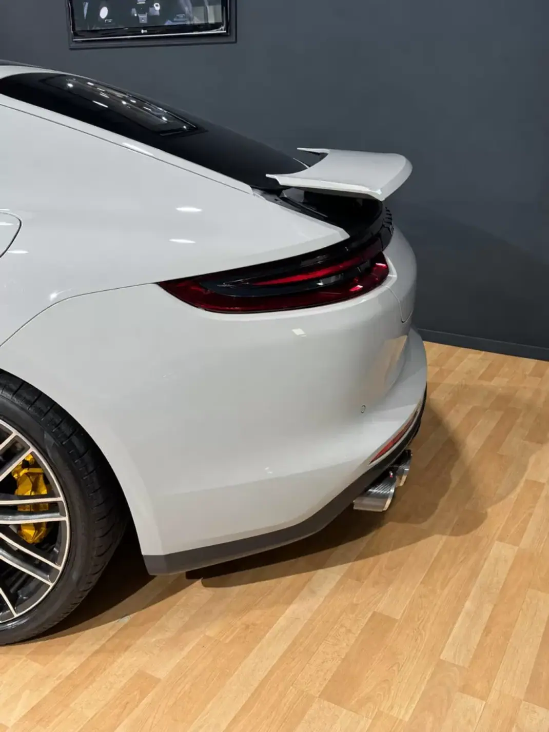 Porsche Panamera 2017 - 64990 EUR, 110163 km - 110163km - foto 11 de 15