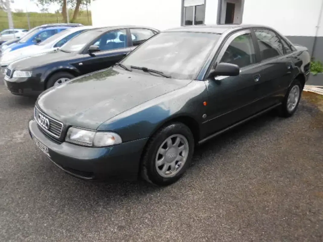 Audi A4 1996 - 3500 EUR, 206542 km - AUTO.MOTO.pt - 206542km - foto 3 de 11