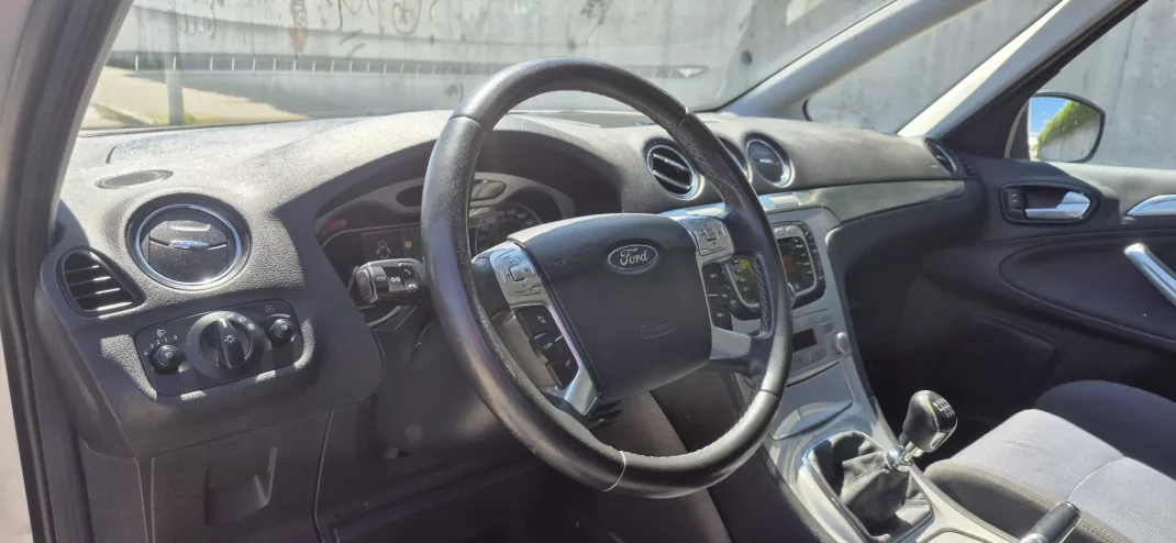 Ford S-Max 2008 - 10950 EUR, 158000 km - AUTO.MOTO.pt - 158000km - foto 12 de 28