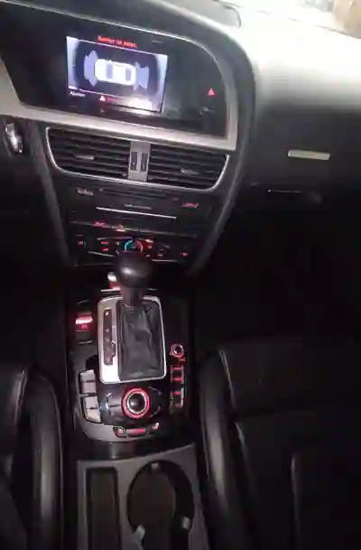 Audi A5 2010 - 15750 EUR, 276000 km - AUTO.MOTO.pt - 276000km - foto 15 de 19