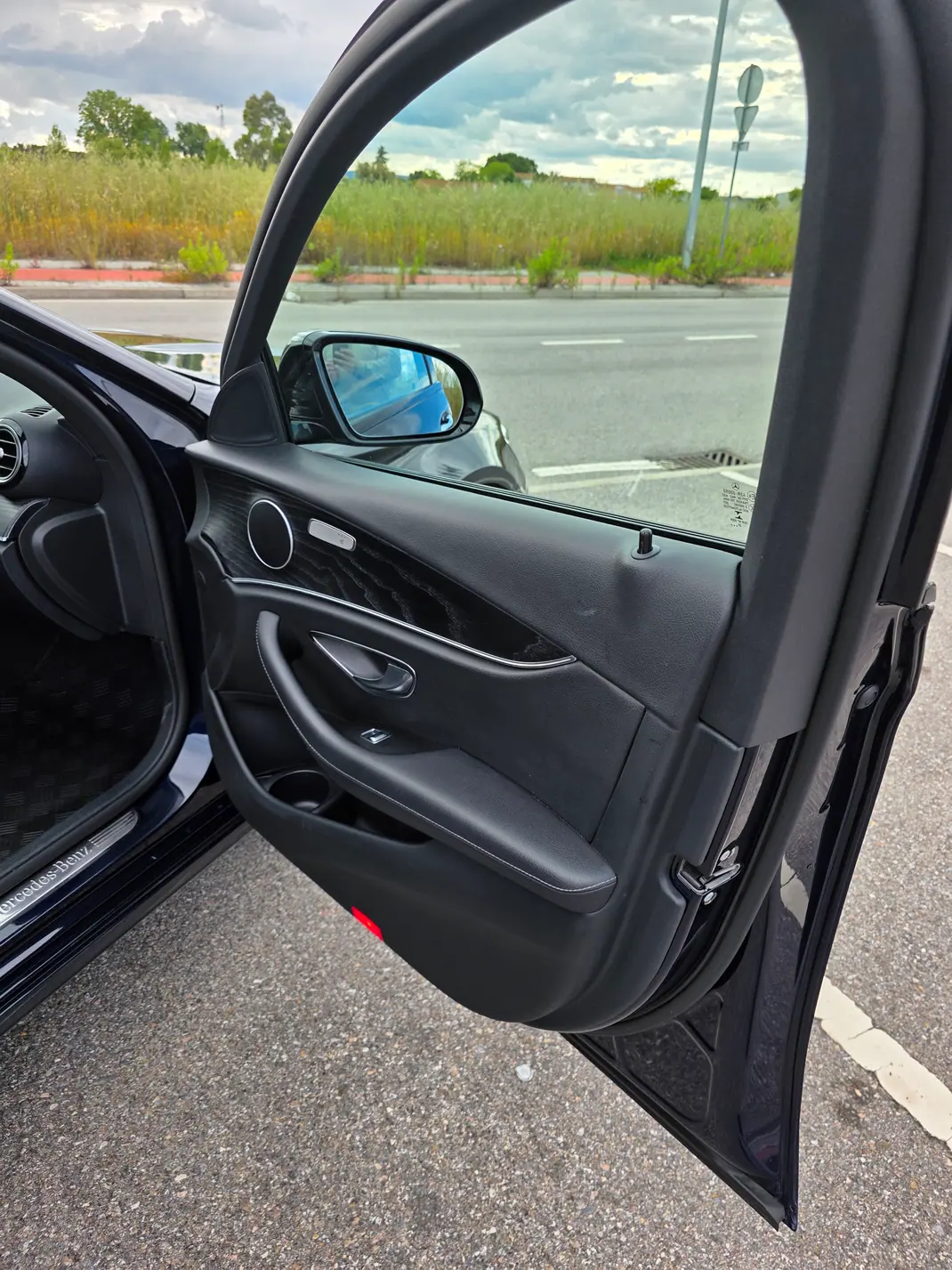 Mercedes-Benz E 300 2020 - 35500 EUR, 151500 km - AUTO.MOTO.pt - 151500km - foto 11 de 11