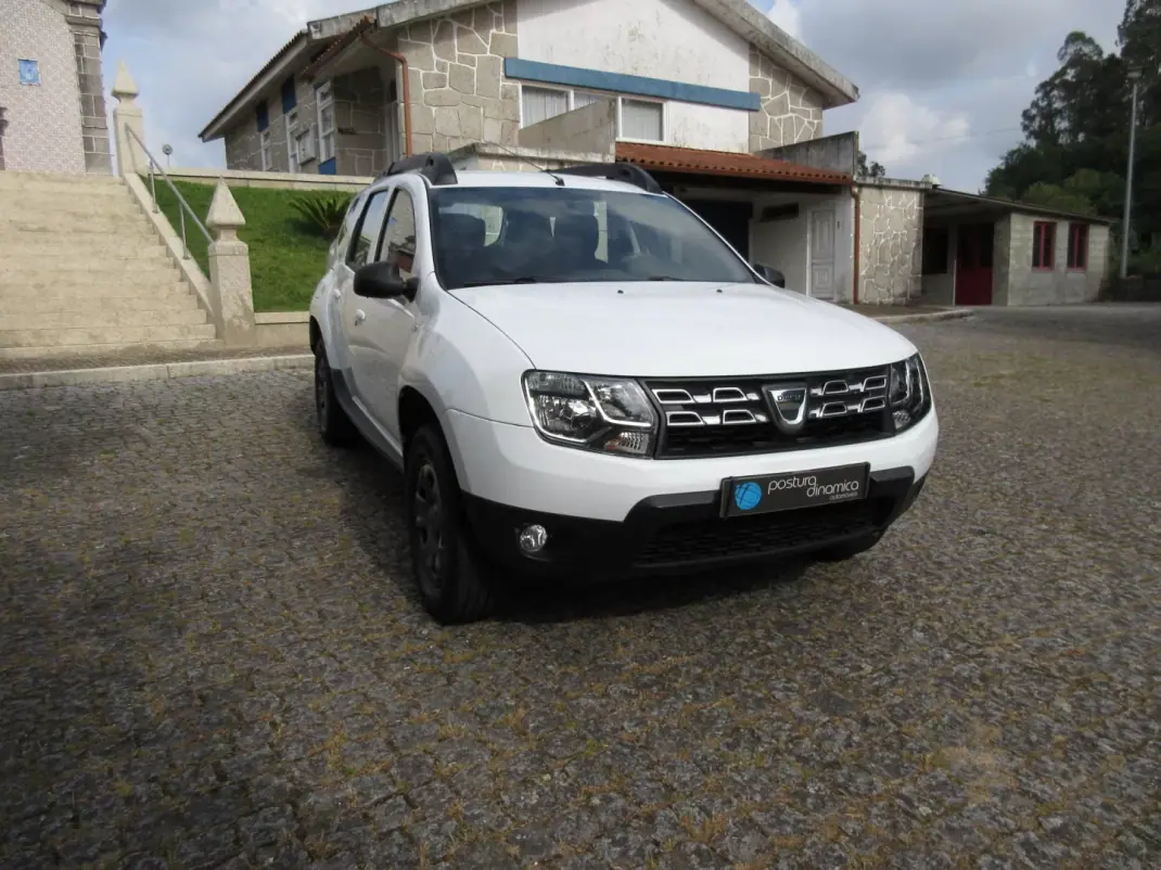 Dacia Duster 2015 - 10990 EUR, 208000 km - AUTO.MOTO.pt - 208000km - foto 11 de 35