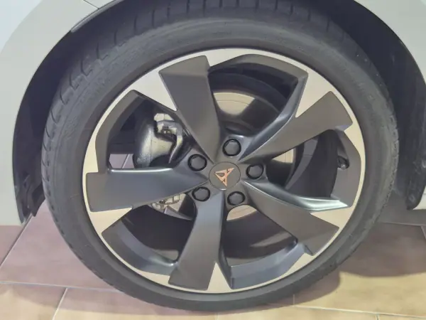 Cupra Leon 2025 - 35000 EUR, 26000 km - AUTO.MOTO.pt - 26000km - foto 40 de 42