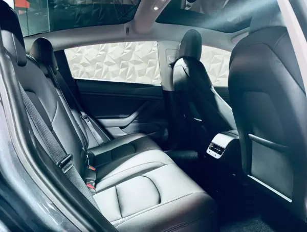 Tesla Model 3 2022 - 28990 EUR, 59195 km - AUTO.MOTO.pt - 59195km - foto 14 de 20