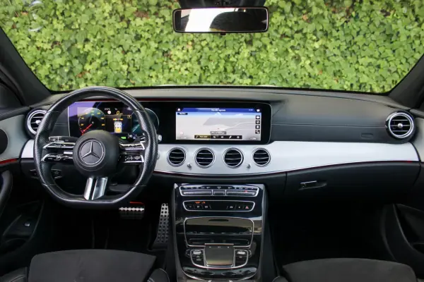 Mercedes-Benz E 300 2020 - 35900 EUR, 135000 km - AUTO.MOTO.pt - 135000km - foto 15 de 17