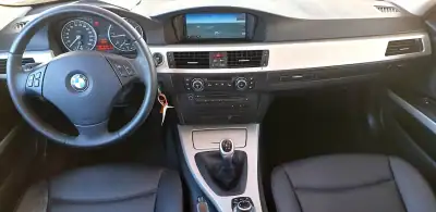 BMW 318 2012 - 11490 EUR, 222729 km - AUTO.MOTO.pt - 222729km - foto 10 de 43