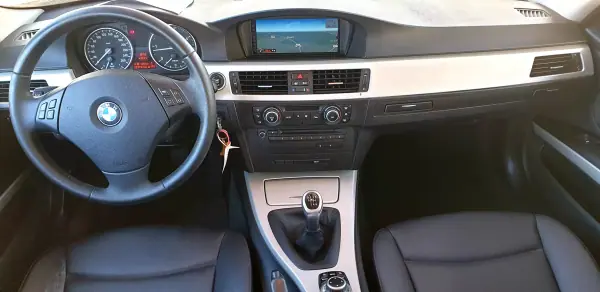 BMW 318 2012 - 11490 EUR, 222729 km - AUTO.MOTO.pt - 222729km - foto 10 de 43