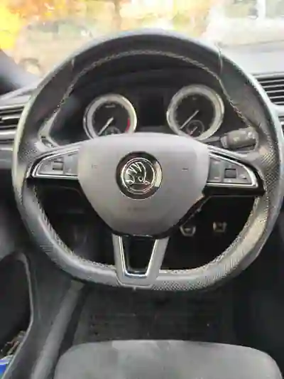 Skoda Superb 2018 - 21990 EUR, 100000 km - AUTO.MOTO.pt - 100000km - foto 2 de 15