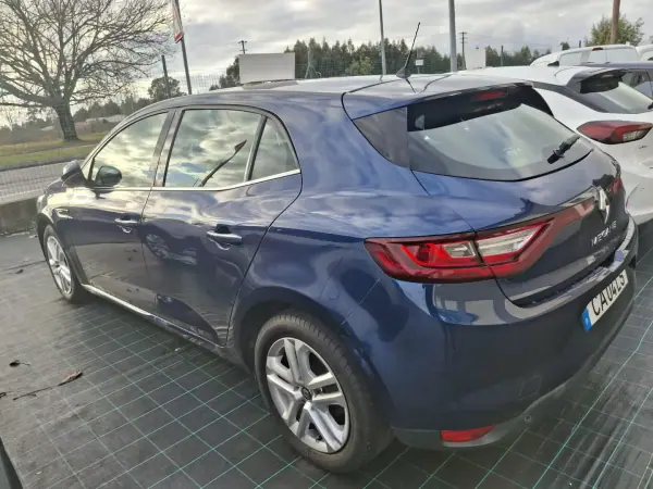Renault Mégane 2019 - 16990 EUR, 179121 km - AUTO.MOTO.pt - 179121km - foto 14 de 22