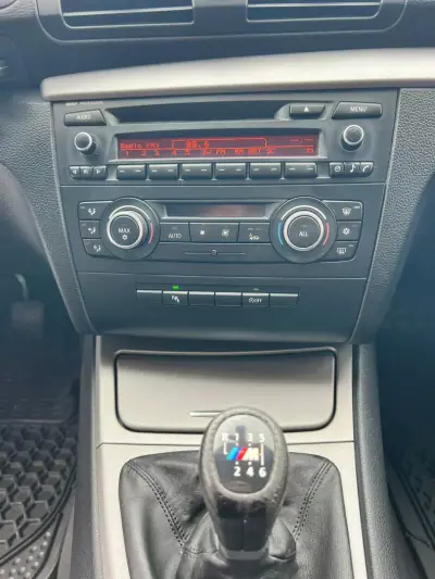 BMW 116 2011 - 14000 EUR, 184987 km - AUTO.MOTO.pt - 184987km - foto 17 de 26