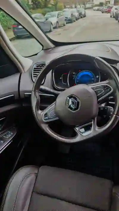 Renault Espace 2016 - 12500 EUR, 220000 km - AUTO.MOTO.pt - 220000km - foto 7 de 10
