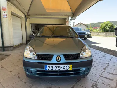 Renault Clio 2004 - 3250 EUR, 222926 km - AUTO.MOTO.pt - 222926km - foto 13 de 28