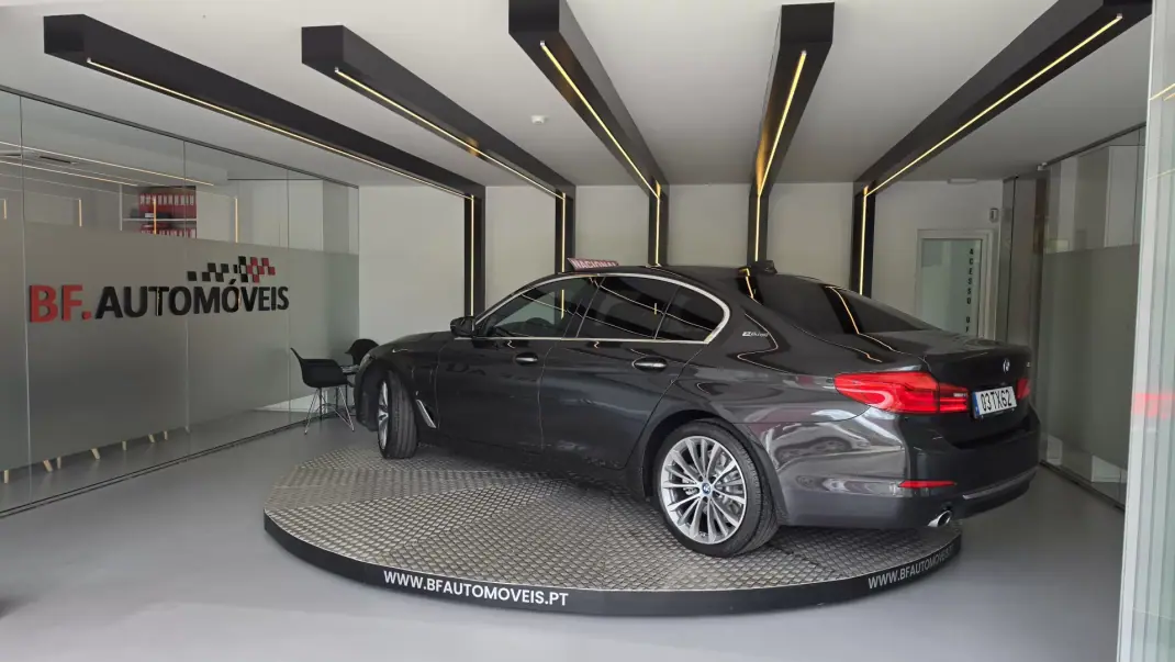 BMW 530 2017 - 21900 EUR, 230206 km - AUTO.MOTO.pt - 230206km - foto 15 de 58