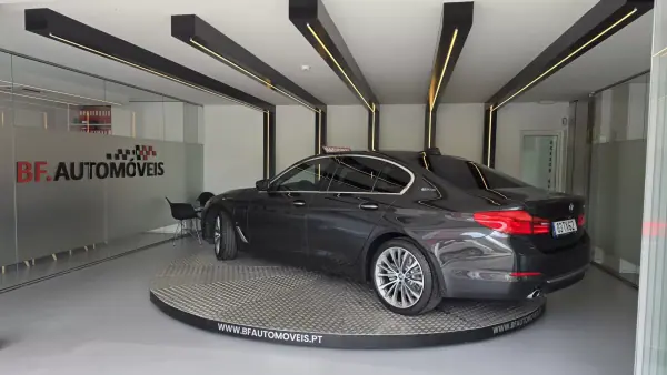 BMW 530 2017 - 21900 EUR, 230206 km - AUTO.MOTO.pt - 230206km - foto 15 de 58