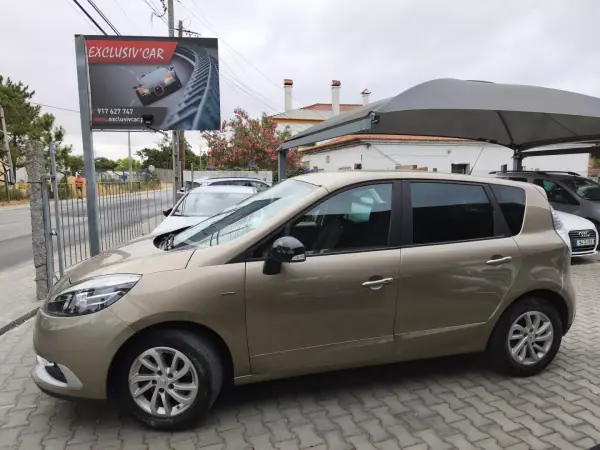 Renault Scénic 2015 - 9900 EUR, 175000 km - AUTO.MOTO.pt - 175000km - foto 2 de 11