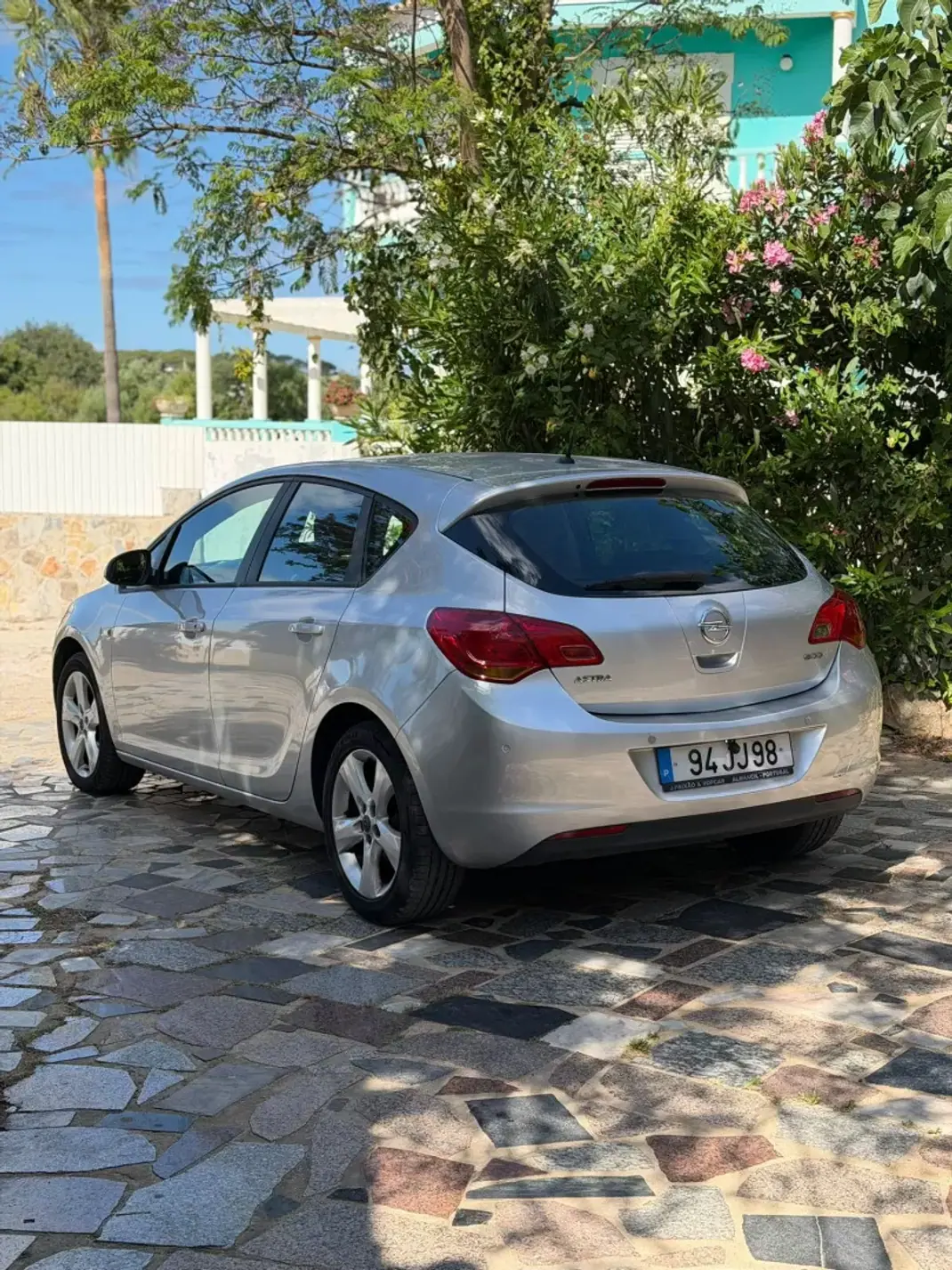 Opel Astra 2010 - 7900 EUR, 170584 km - AUTO.MOTO.pt - 170584km - foto 4 de 9