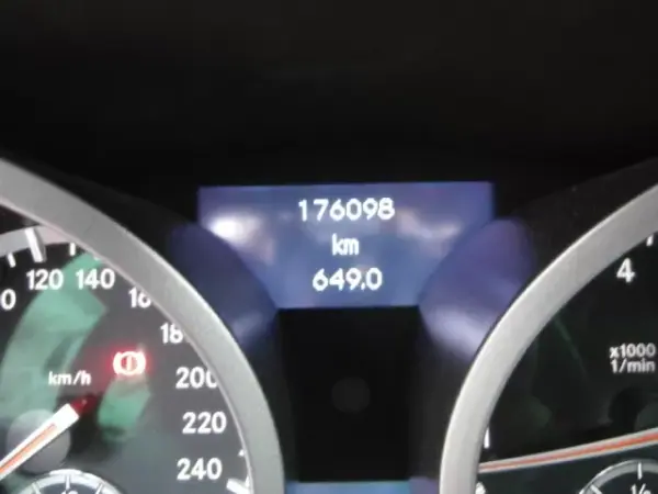 Mercedes-Benz SLK 200 2010 - 16000 EUR, 176098 km - AUTO.MOTO.pt - 176098km - foto 21 de 32