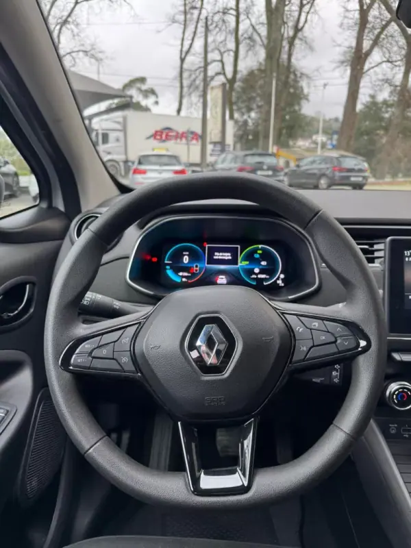 Renault Zoe 2022 - 16450 EUR, 67207 km - AUTO.MOTO.pt - 67207km - foto 8 de 11