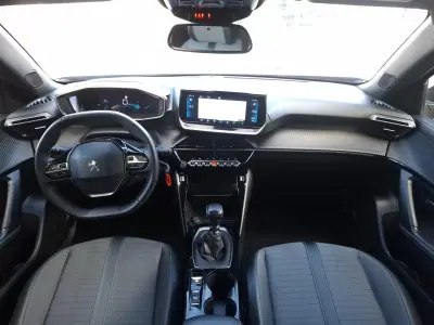 Peugeot 2008 2023 - 17490 EUR, 52424 km - 52424km - foto 11 de 19