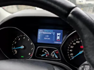 Ford Focus 2015 - 9250 EUR, 134990 km - AUTO.MOTO.pt - 134990km - foto 15 de 18