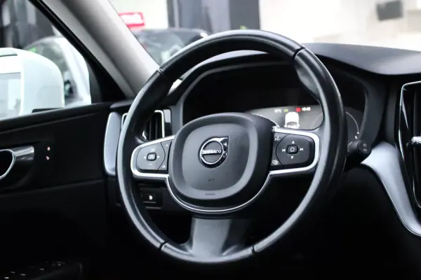 Volvo XC 60 2021 - 31900 EUR, 121360 km - AUTO.MOTO.pt - 121360km - foto 18 de 22