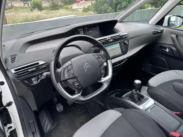 Citroën C4 Picasso 2015 - 9250 EUR, 160000 km - AUTO.MOTO.pt - 160000km - foto 27 de 68