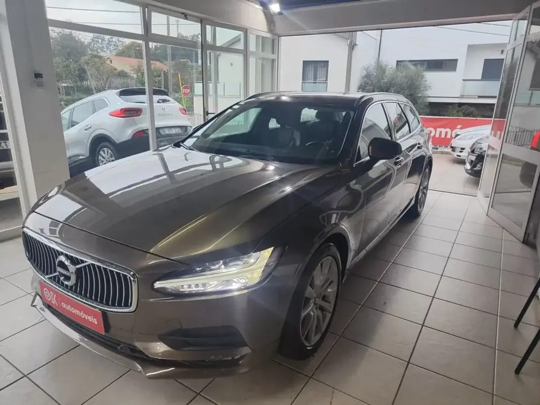 Volvo V90 2017 - 23500 EUR, 131000 km - AUTO.MOTO.pt - 131000km - foto 5 de 39