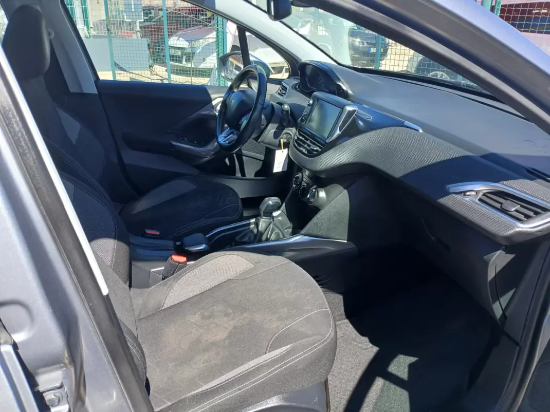 Peugeot 2008 2016 - 8250 EUR, 93942 km - 93942km - foto 21 de 25