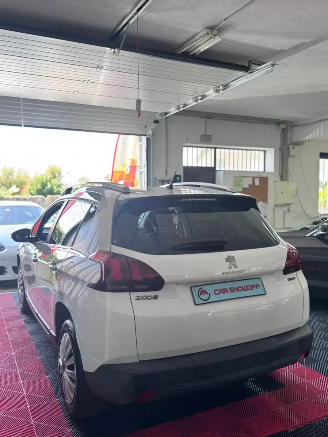 Peugeot 2008 2017 - 9900 EUR, 174000 km - AUTO.MOTO.pt - 174000km - foto 5 de 10