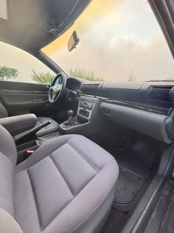 Audi A4 Avant 1998 - 899 EUR, 305000 km - AUTO.MOTO.pt - 305000km - foto 16 de 19